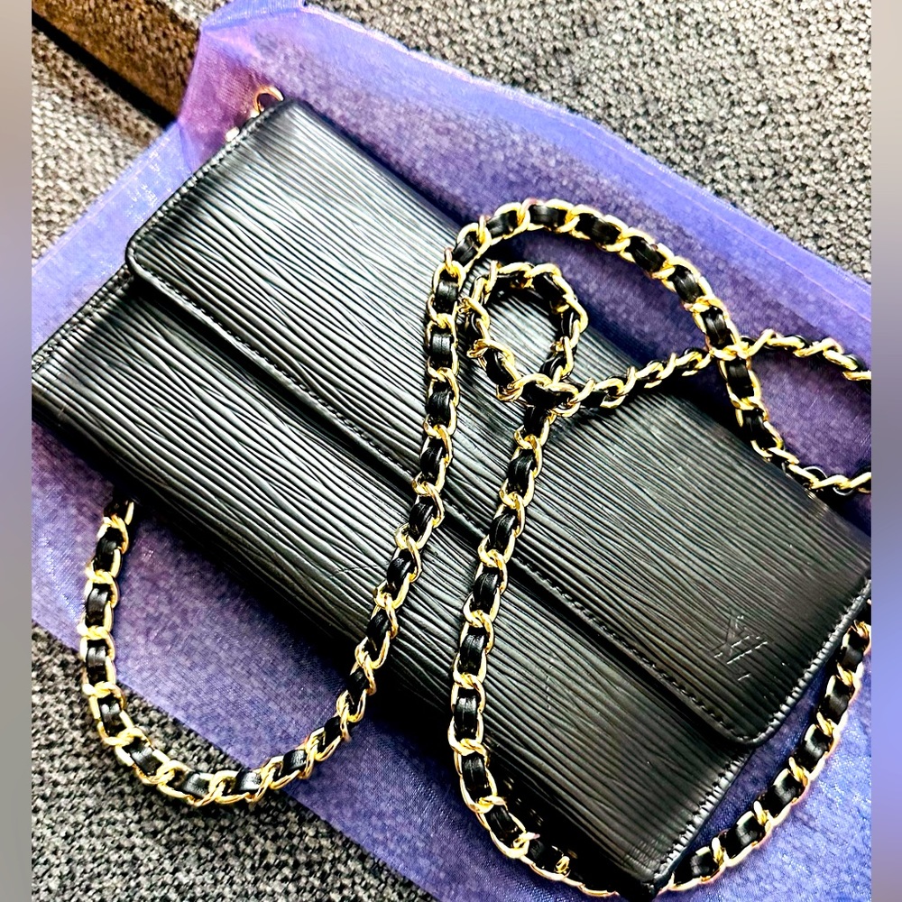 Black Louis Vuitton Epi Wallet DC: AR0028